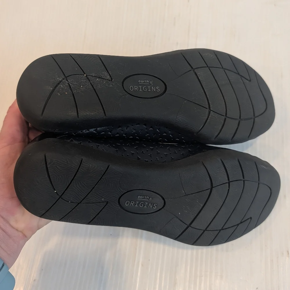 EARTH Fiona Navy Blue Leather Women's Flats Size 7 Narrow
